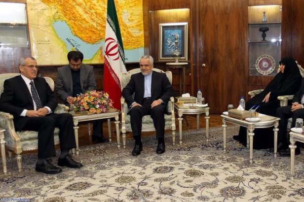 405251_136059433205533_146279358_n