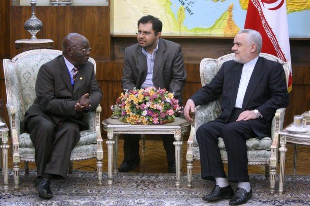 424310_136059013205575_1092213789_n