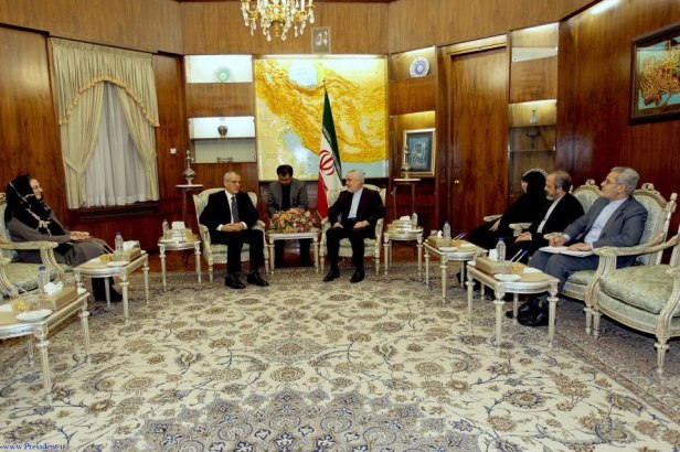 424608_136059473205529_1621311951_n